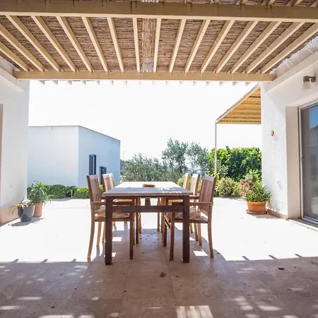 Refreshing House With Shared Pool In غوموشْلوك